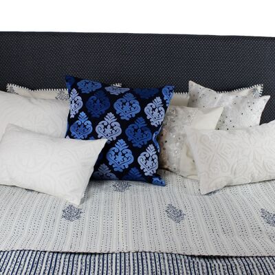 Cushion cover blue 3-color embroidered, 50x50cm