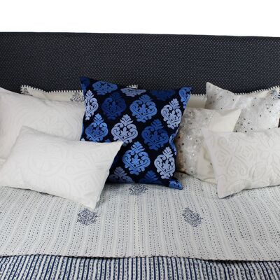 Cushion cover blue 3-color embroidered, 50x50cm