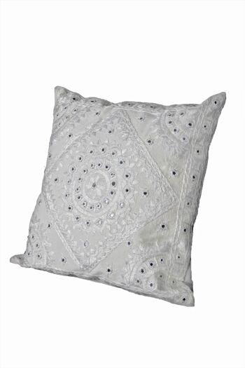 Housse de coussin blanche, travail miroir 1