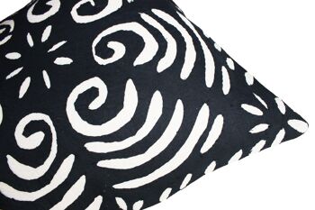 Housse de coussin noire Cutwork 40x60cm 2