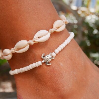 Beige anklet in Cowry shells and sea turtle
