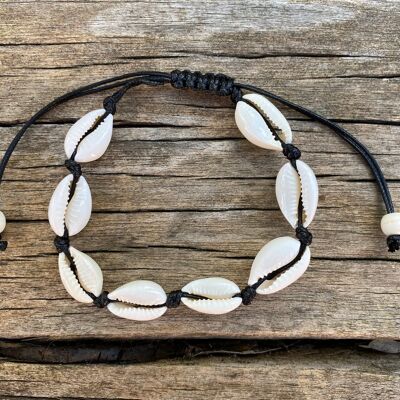 Verstellbares schwarzes Armband aus Cauris-Muscheln