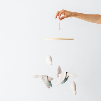 Móvil de tela nubes y pájaros Sand, decoración infantil neutra, pájaros de tela 1