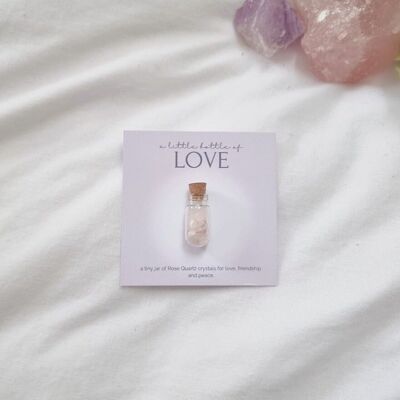 Eine kleine Flasche Liebe – Rosenquarz-Kristall-Wunschglas