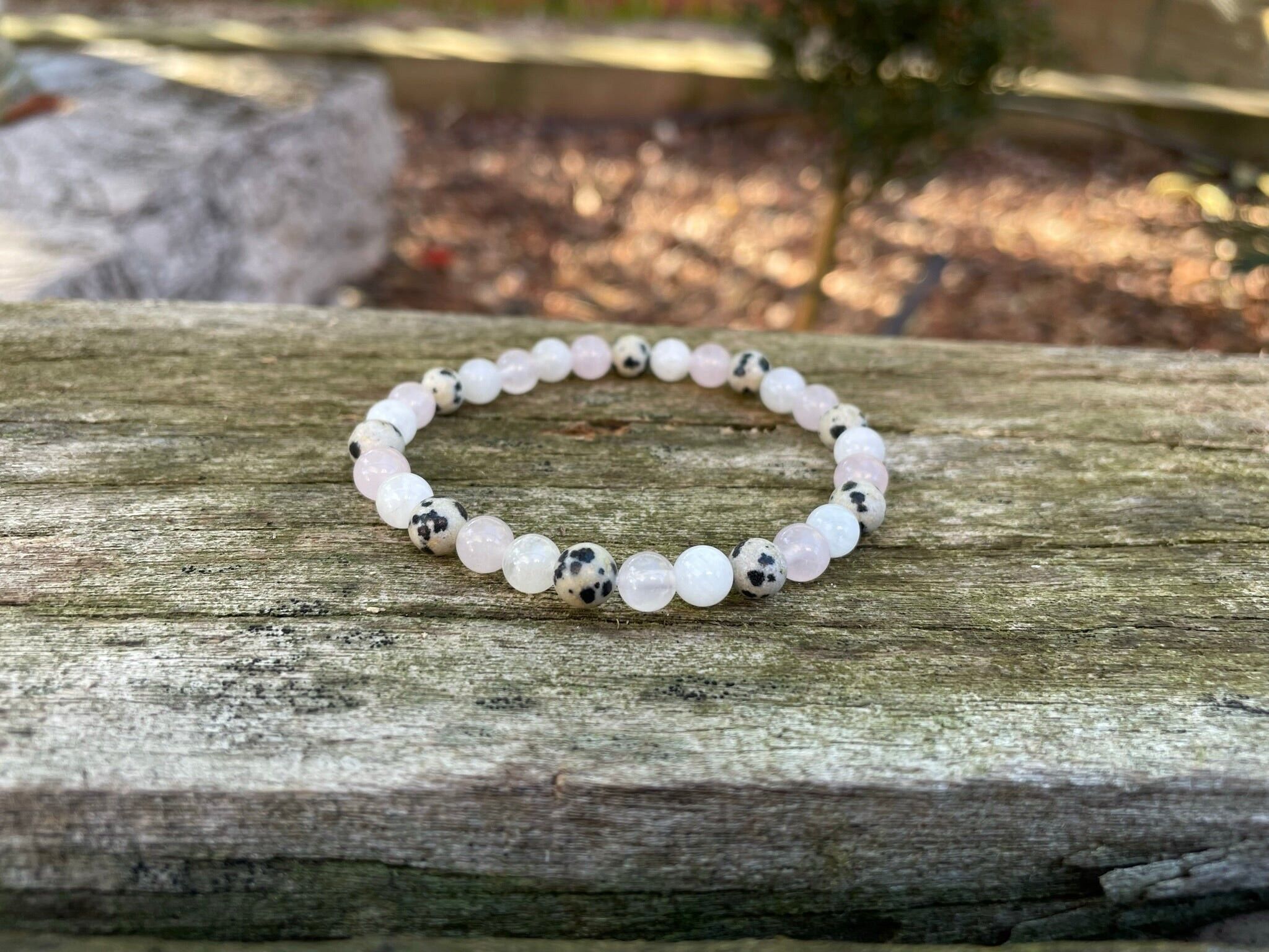 Bracciale elastico Tripla protezione di Quarzo Rosa Litoterapico, Diaspro Dalmata e Pietra di Luna