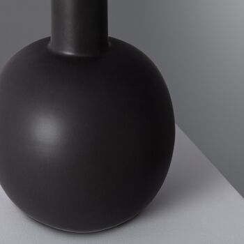 Lampe de table en porcelaine noire Guldan de Ledkia 5