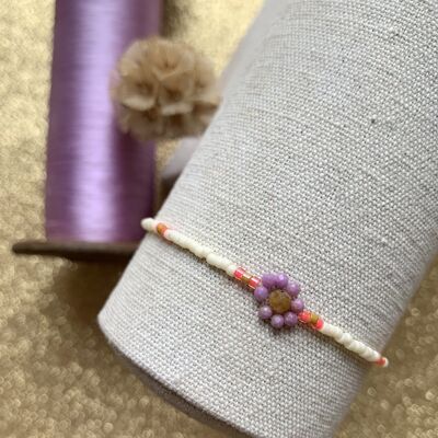 Gänseblümchen-Armband – Ecru + lila Blume