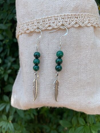 Boucles d'oreilles 3 boules en Malachite naturelle et breloque plume, Made in France 1