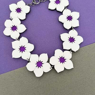 COLLIER FLEURS BLANCHES