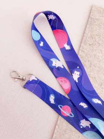 Chats dans l'espace longes | 90 cm x 25 mm | Esthétique astronaute violet | Lanière d'artiste mignon | Allée des artistes de la convention | Accessoires kawaii 1