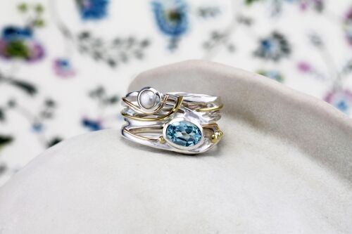 BLUE TOPAZ AND FRESHWATER PEARL STATEMENT RING