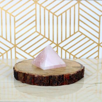 Pyramide de cristal de quartz rose 3