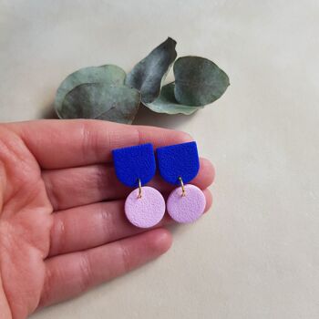 Boucles d'oreilles pendantes en bleu et rose 3