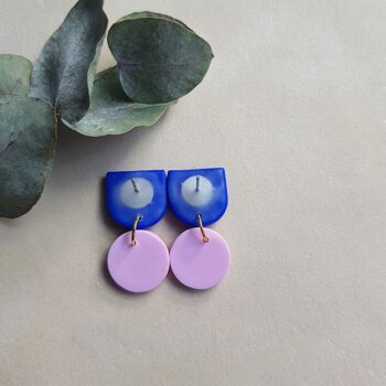 Boucles d'oreilles pendantes en bleu et rose 4