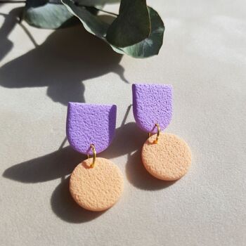 Boucles d'oreilles pendantes en lilas et abricot 2