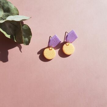 Boucles d'oreilles pendantes en lilas et abricot 3