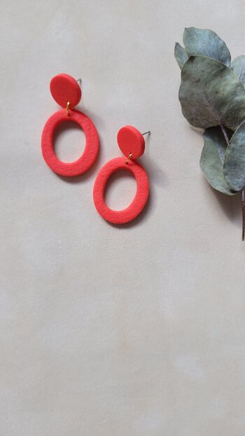 Boucles d'oreilles pendantes en rouge 4