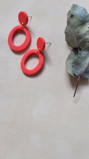 Boucles d'oreilles pendantes en rouge 5