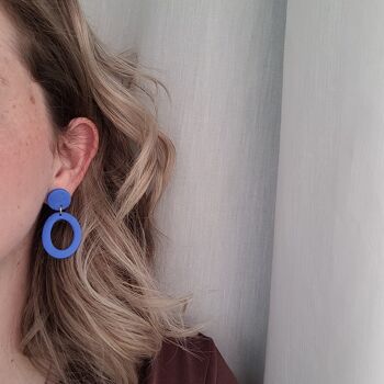 Boucles d'oreilles pendantes en bleu 4