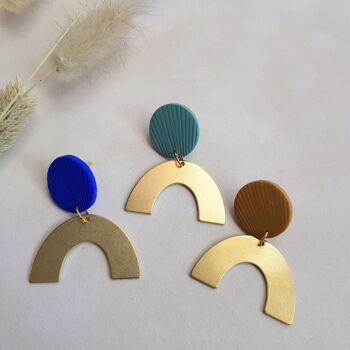 Boucles d'oreilles déclaration géométriques en or et bleu 2