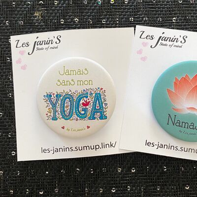 2 Badges épingles 45mm "Namasté / Jamais sans mon Yoga!"