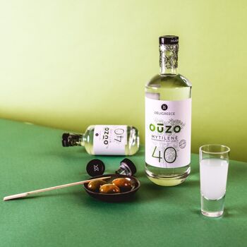 OUZO 40 - 700 ml 2