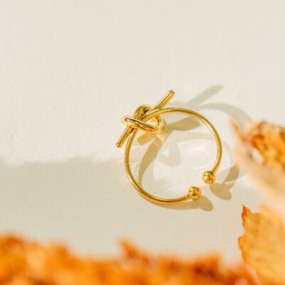 Fine knot ring