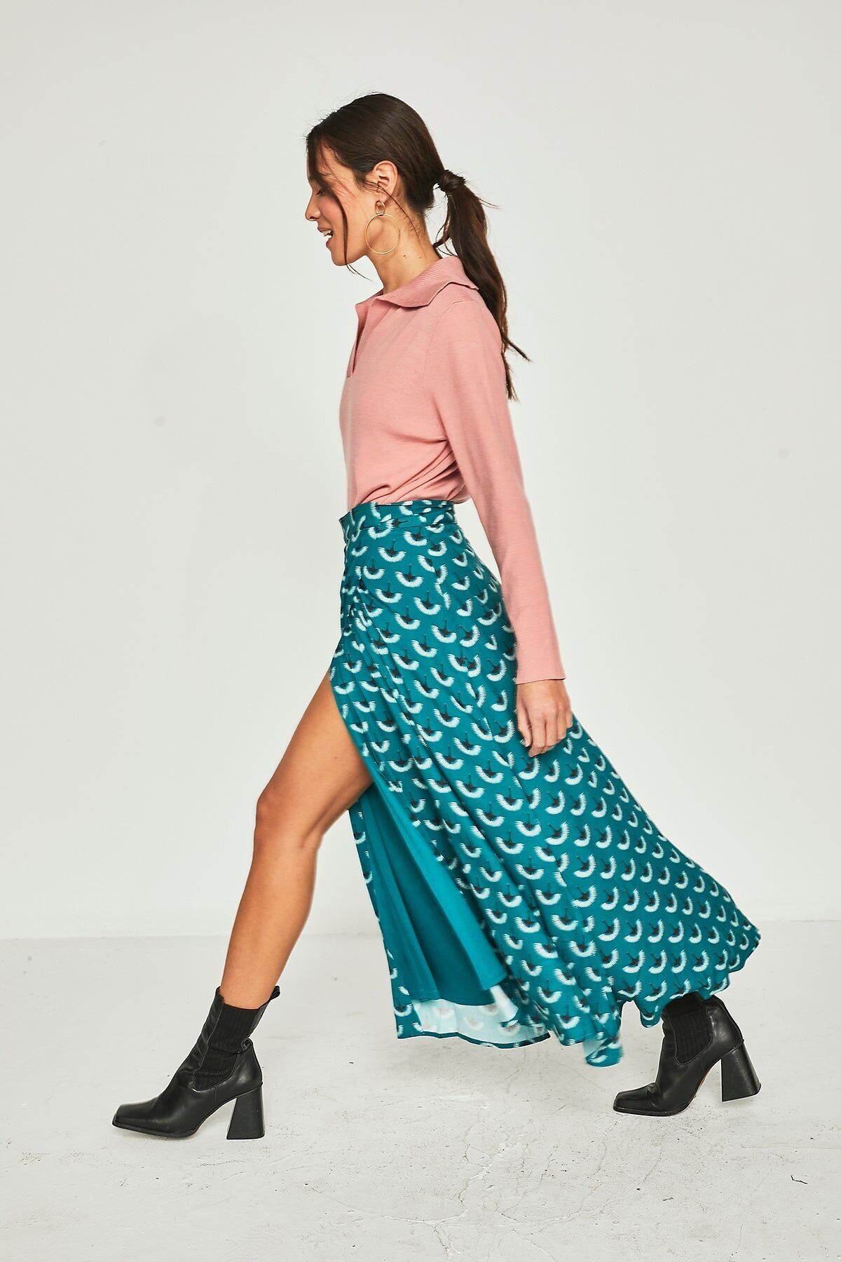 Blaugrüner Rock aus Curcuma