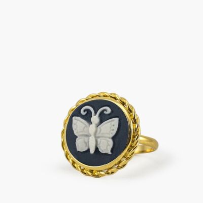 Anillo con camafeo de mariposa