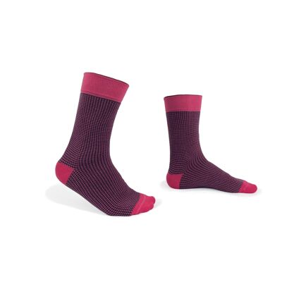 Rosafarbene Socken mit Hahnentrittmuster