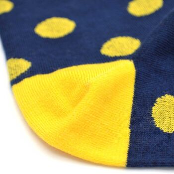 Chaussettes bleues à pois jaunes 2