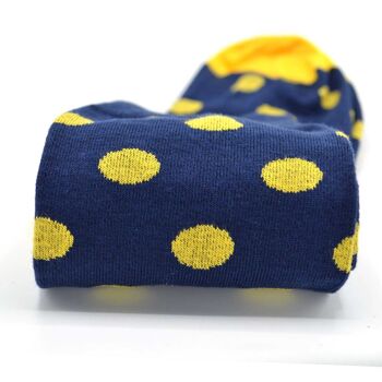 Chaussettes bleues à pois jaunes 3