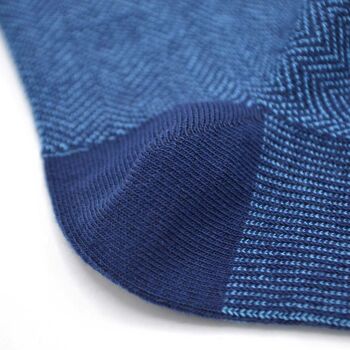 Chaussettes bleues à chevrons 2