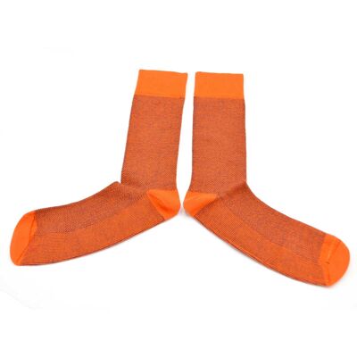 Orangefarbene Socken mit Fischgrätmuster