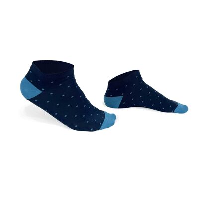 Blaue Socken mit himmelblauen Punkten