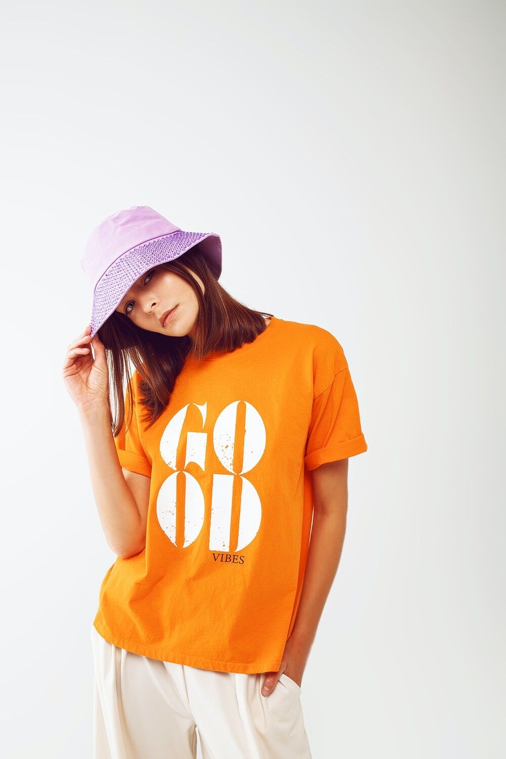 T-shirt con testo Good Vibes in arancione