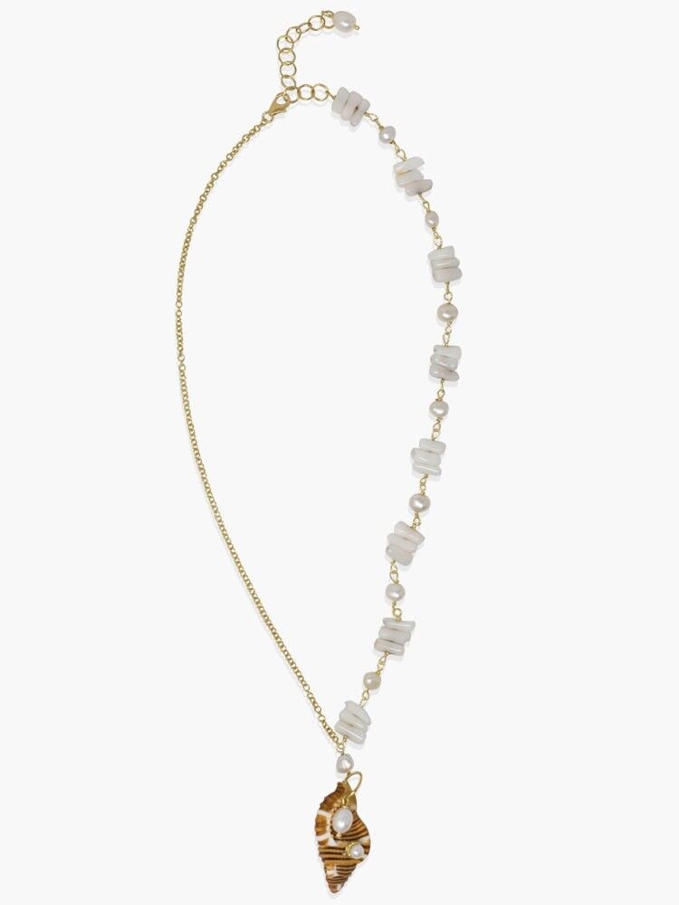 Halskette mit Kette und Muscheln und Perlen