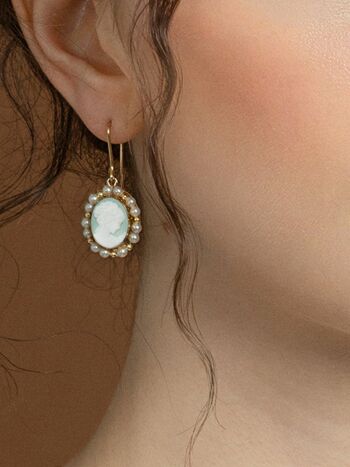 Boucles d'oreilles Little Lovelies vertes avec camée et perle 2