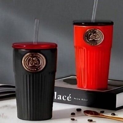 Mug in red and black with lid and straw,  in box  580 ml  -  DF-519