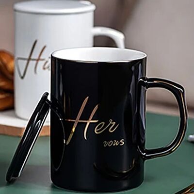 Ceramic mug "HER" in black color, golden details with lid and spoon. Dimension: 11x8x12cm Capacity: 350ml DF-521