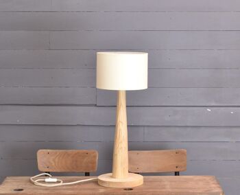 Lampe de table en bois de châtaignier, de forme conique 1