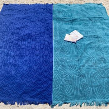 La fouta de plage en coton bio | Bleu plume de paon | Motif Fleur de Gingko 3