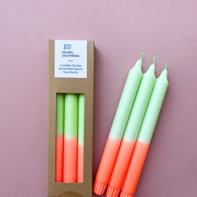 3 grandes bougies en bâton Dip Dye Stearin en vert citron*orange fluo dans un emballage