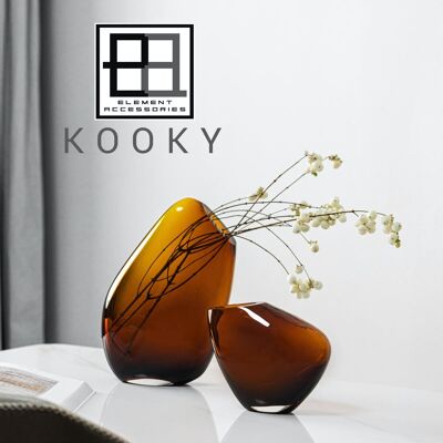 Hohe moderne Vase mit sehr innovativem, schlichtem Design, KOOKY30AM
