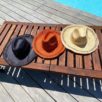 Chapeaux Cowboy coloris  assortis artisanat de Madagascar 1
