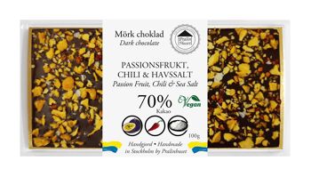 Chocolat Noir 70% - Fruit de la passion croustillant, piment et sel de mer 1