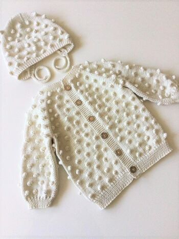 Cardigan et bonnet en coton bio fabriqués à la main pour bébé Pop Corn 1