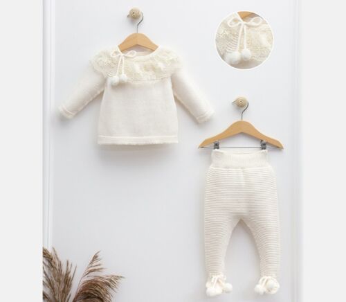 Organic Cotton 0-12M Baby Set with Lace Collar and Pom Poms