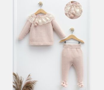 Ensemble bébé 0-12 mois en coton bio avec col en dentelle et pompons 4