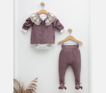 Un ensemble haut et pantalon bio luxueux pour bébé avec col en dentelle 3